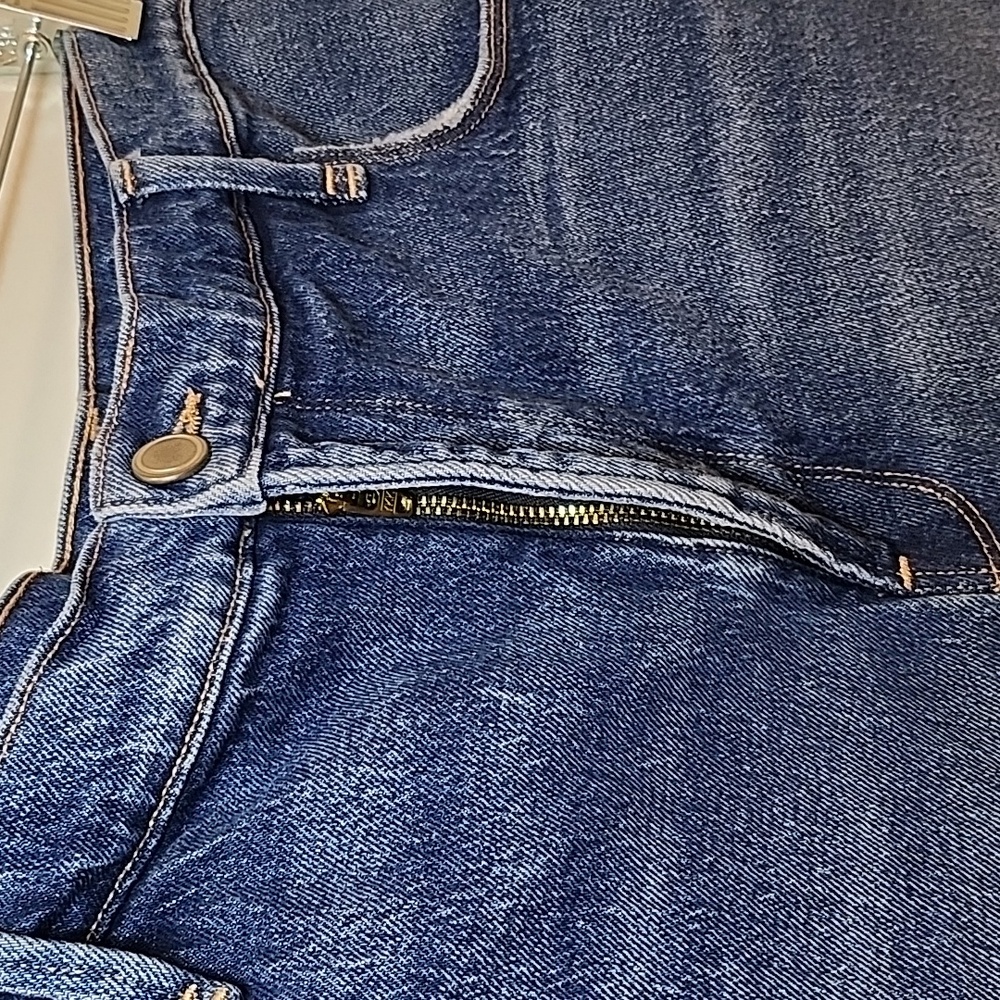 Good American '90s Cutoff Distressed Denim Shorts Blue Size 16 - Picture 8 of 16